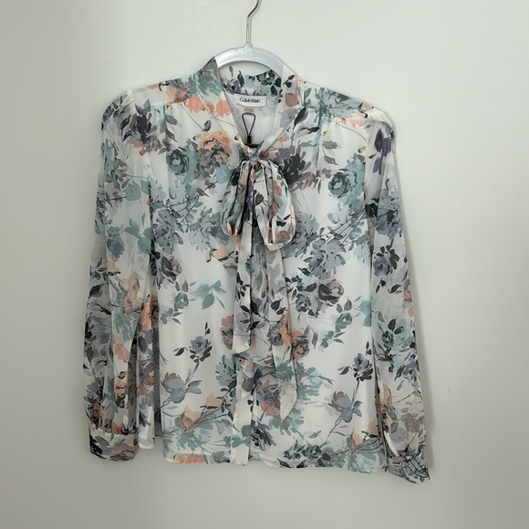 Beautiful button down blouse from Calvin Klein - Picture 1 of 6